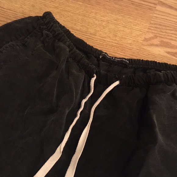 Loose Casual Shorts - Picture 2 of 3